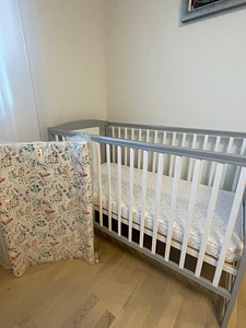 Детская кроватка (3 фото из 3)