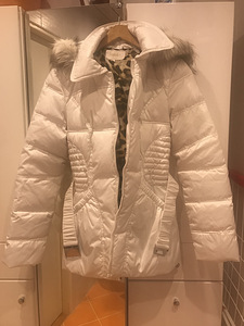 Продам зимнюю куртку № 36