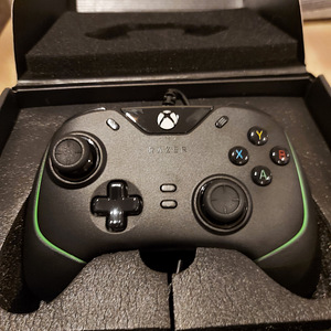 Пульт дистанционного управления Razer Wolverine v2 (2 фото из 4)