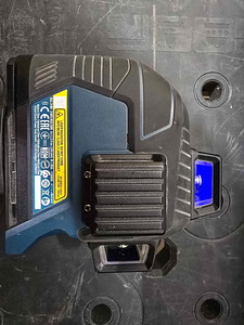 Bosch GLL 3-80 Professional + штатив (3 фото из 4)