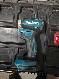 Aku löökkruvikeeraja Makita DTD153 (2 foto / 2)