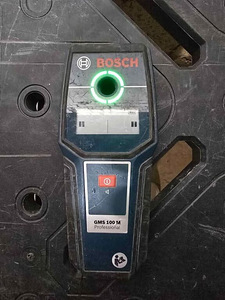 Сканер стен Bosch GMS100M (1 фото из 2)