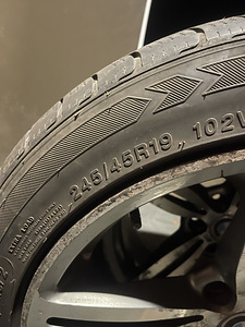 245/45 R19 (2 фото из 2)