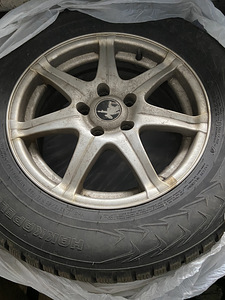 Veljed rehvidega 5x114.3 215/65 R16 Nissan X trail (1 foto / 4)