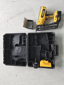 Dewalt naelpüstol (4 foto / 4)