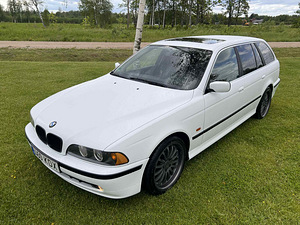 BMW 525i touring manual (4 foto / 10)