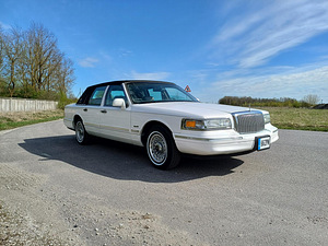 1997 Lincoln Town Car Signature Series (3 foto / 11)
