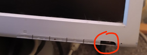 HP monitor. Samsung monitor. Samsung DVD. (4 foto / 5)