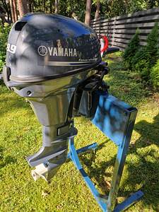 Лодочный мотор Yamaha (3 фото из 3)