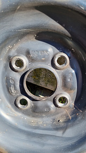 185/60R15 Laufenn plekkvelg (4 foto / 5)