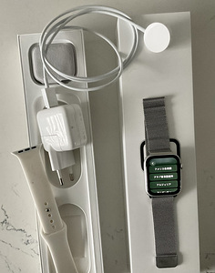 Apple Watch 4 4 мм серебристый (2 фото из 3)