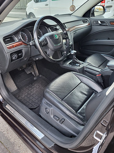 SKODA SUPERB (5 foto / 10)