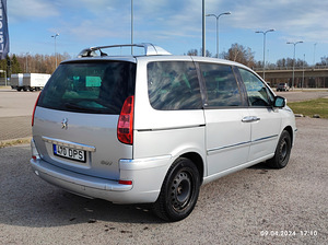 Peugeot 807 Premium pack 2.0 HDI 120kW 7 kohta (3 foto / 13)