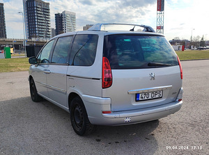 Peugeot 807 Premium pack 2.0 HDI 120kW 7 kohta (3 foto / 12)