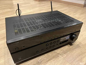 Yamaha RX-V485 5.1-Channel AV Receiver (2 foto / 3)
