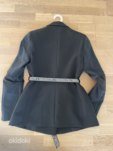 Продается женский пиджак размер S (фото #2)