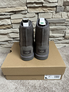 Müüa uued laste UGG Classic II talvesaapad s.31 (4 foto / 9)
