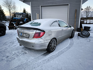 Mercedes Benz sportcoupe c220 105 kW 6-manuaal (5 foto / 9)