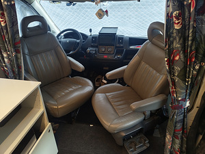 Elamiseks kohandatud kaubik Peugeot Boxer (2 foto / 9)