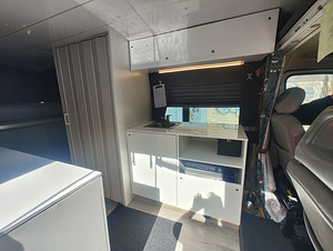 Elamiseks kohandatud kaubik Peugeot Boxer (6 foto / 9)