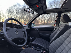 1989a Mercedes Benz W201 190D 2.0D 55kw Babybenz Youngtimer (13 foto / 15)