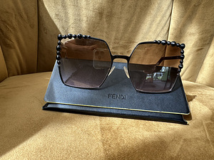 Fendi päikseprillid/päikeseprillid (2 foto / 4)