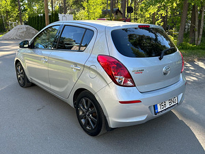 Hyundai i20 2015 facelift 1 omanik esinduse ajalugu (4 foto / 14)
