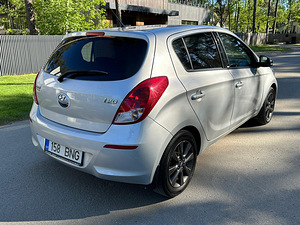 Hyundai i20 2015 facelift 1 omanik esinduse ajalugu (5 foto / 14)