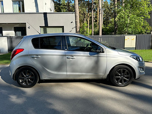 Hyundai i20 2015 facelift 1 omanik esinduse ajalugu (6 foto / 14)