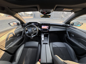 Peugeot 408 GT 225 1.6 PHEV 132kW AT8 (7 foto / 10)