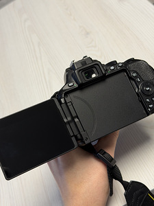 Nikon D5600 Kit 18-55mm VR (1 foto / 5)