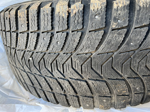 245/45/18 Michelin naastrehvid 2tk (2 foto / 3)