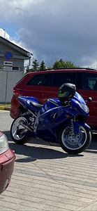 SUZUKI GSX-R 600 85 KW 2002a (3 foto / 7)
