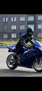 SUZUKI GSX-R 600 85 KW 2002a (4 foto / 7)