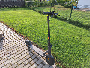 Электрический самокат Xiaomi Mi Electric Scooter 3 (2 фото из 5)