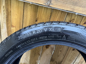 255/45 r20 Continental (5 foto / 10)