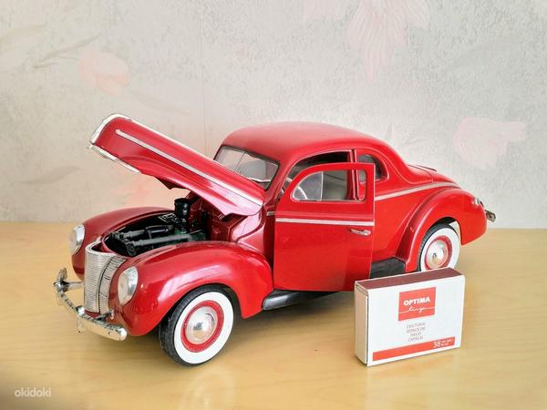 Ford Delux 1940, Universal Hobbies, 1:18 (foto #1)