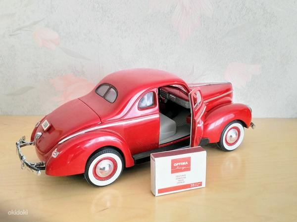 Ford Delux 1940, Universal Hobbies, 1:18 (фото #2)