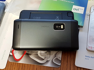 Nokia E7-00 Темно-серый (6 фото из 9)