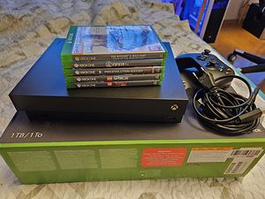 Xbox One X 1 Tb + 5 игр. (2 фото из 4)