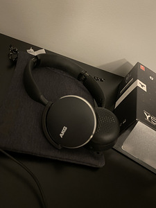 AKG Y500 juhtmevabad kõrvaklapid (2 foto / 2)