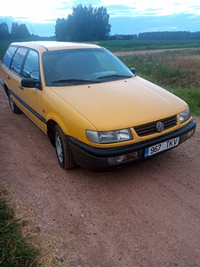 Фольксваген Пассат (2 фото из 6)