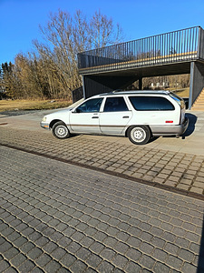 Mercury sable (8 foto / 10)