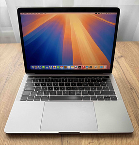 MacBook Pro i7/16GB/512GB (13.3-дюймовый, 2018) Touch Bar (1 фото из 7)