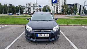 Ford Focus III Titanium (+ Webasto) (2 foto / 11)