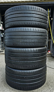 R22 rehvid 285 40 22 ja 325 35 22 michelin ca 7mm sport4s