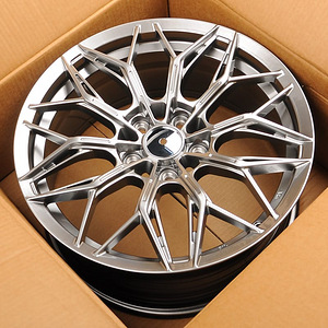 R19 veljed 5x114.3 AMZ 19x8.5 ET: 35 73.1 - uued (2 foto / 2)