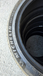 R20 rehvid 255 40 20 michelin 5mm 4tk (2 foto / 3)