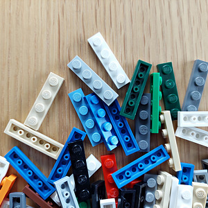 Lego 1x4 plaatide komplekt - 75tk (2 foto / 3)