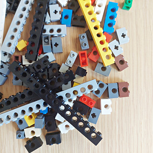 Lego küljel aukudega ehitusklotsid (4 foto / 5)